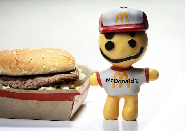 McDonald’s के 'Adult Happy मील' खिलौने eBay पर $300,000 तक सूचीबद्ध हैं