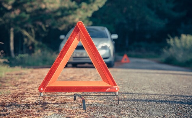 7hfj4un8 accident generic road sign generic