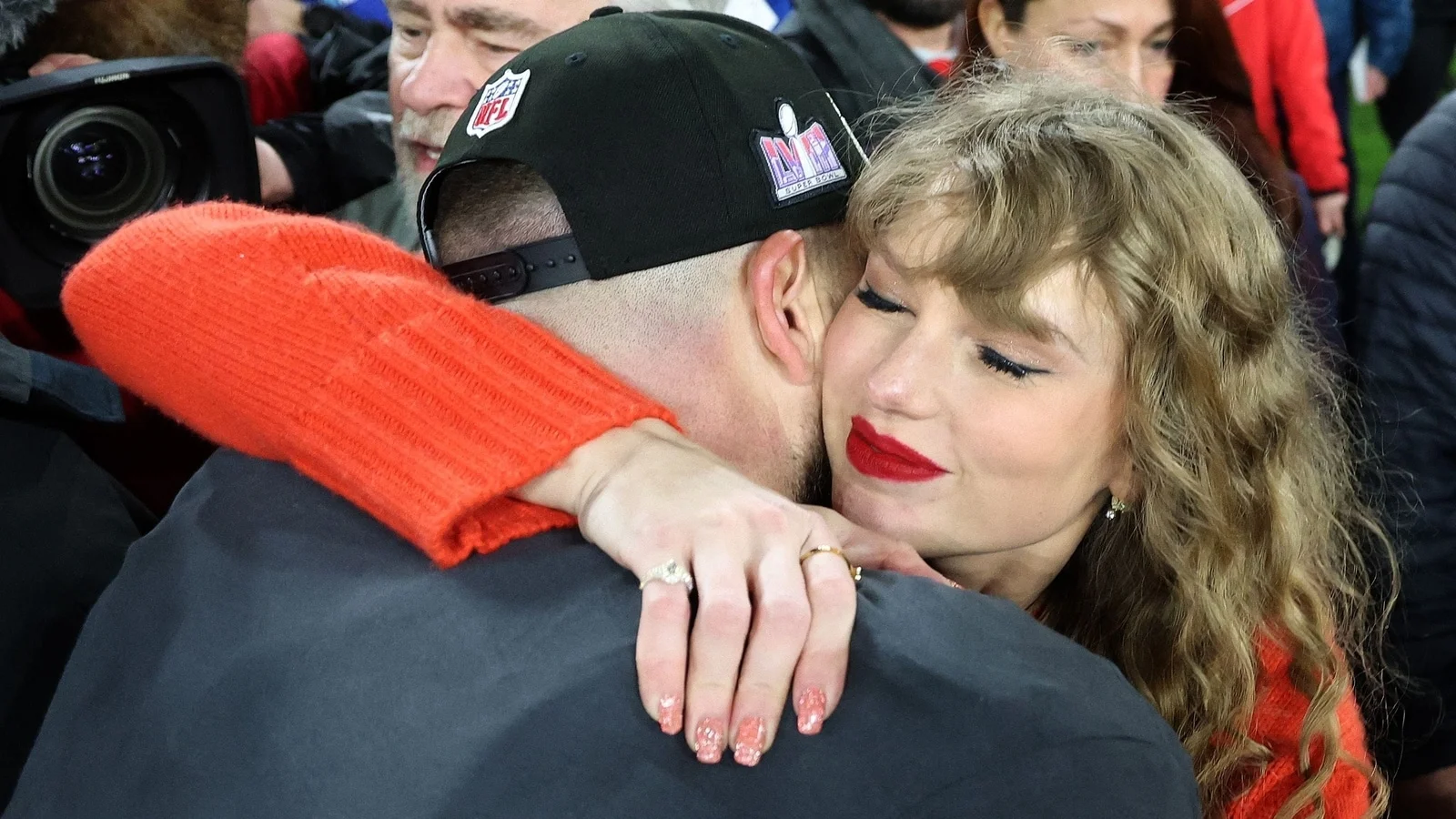 Travis Kelce and Taylor Swift celebrate 1706624173223 1706624174508